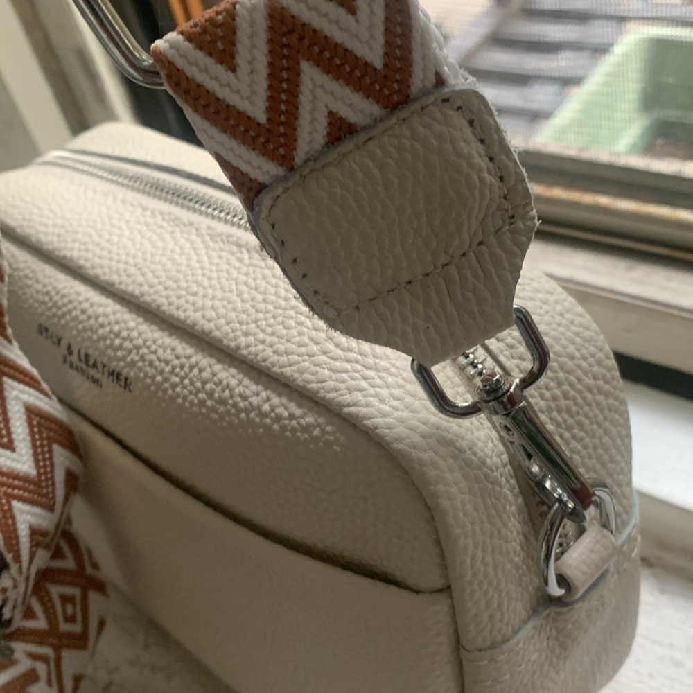 🥳2x Host pick🥳 genuine leather crossbody bag - Picture 4 of 13